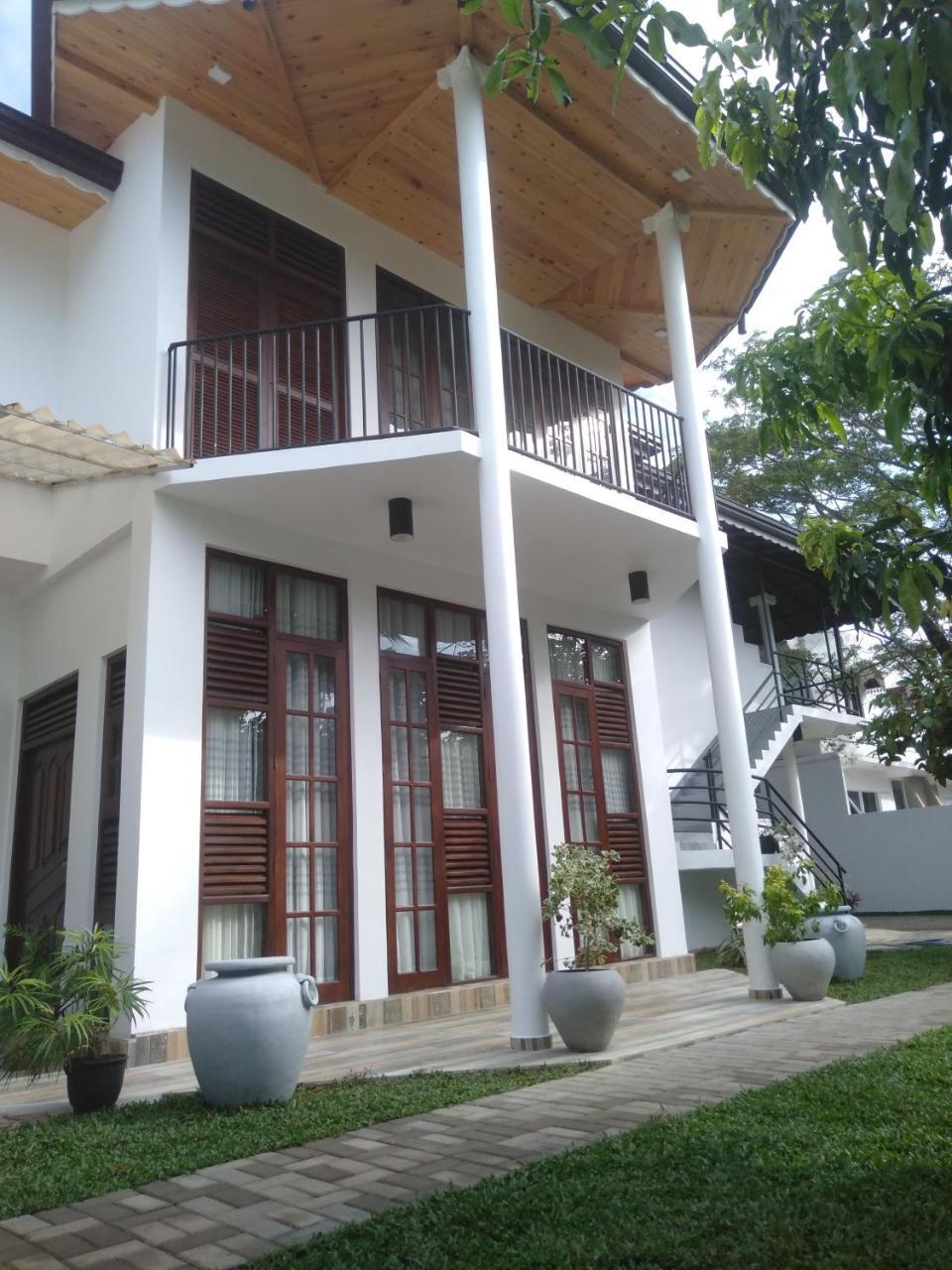 Surf Sea Breeze Apartments Mirissa Exterior foto