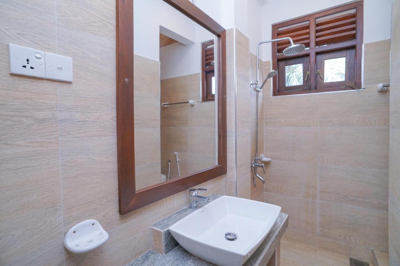 Surf Sea Breeze Apartments Mirissa Exterior foto